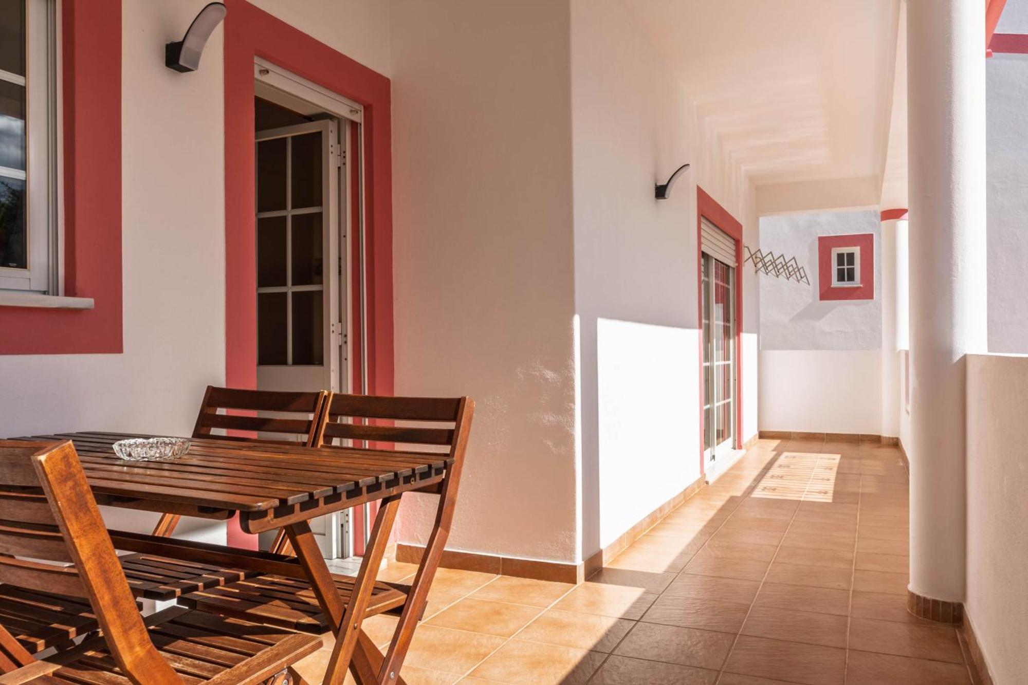 Cozy Sunny Peaceful Flat With Swimming Pool Apartment Burgau Bagian luar foto